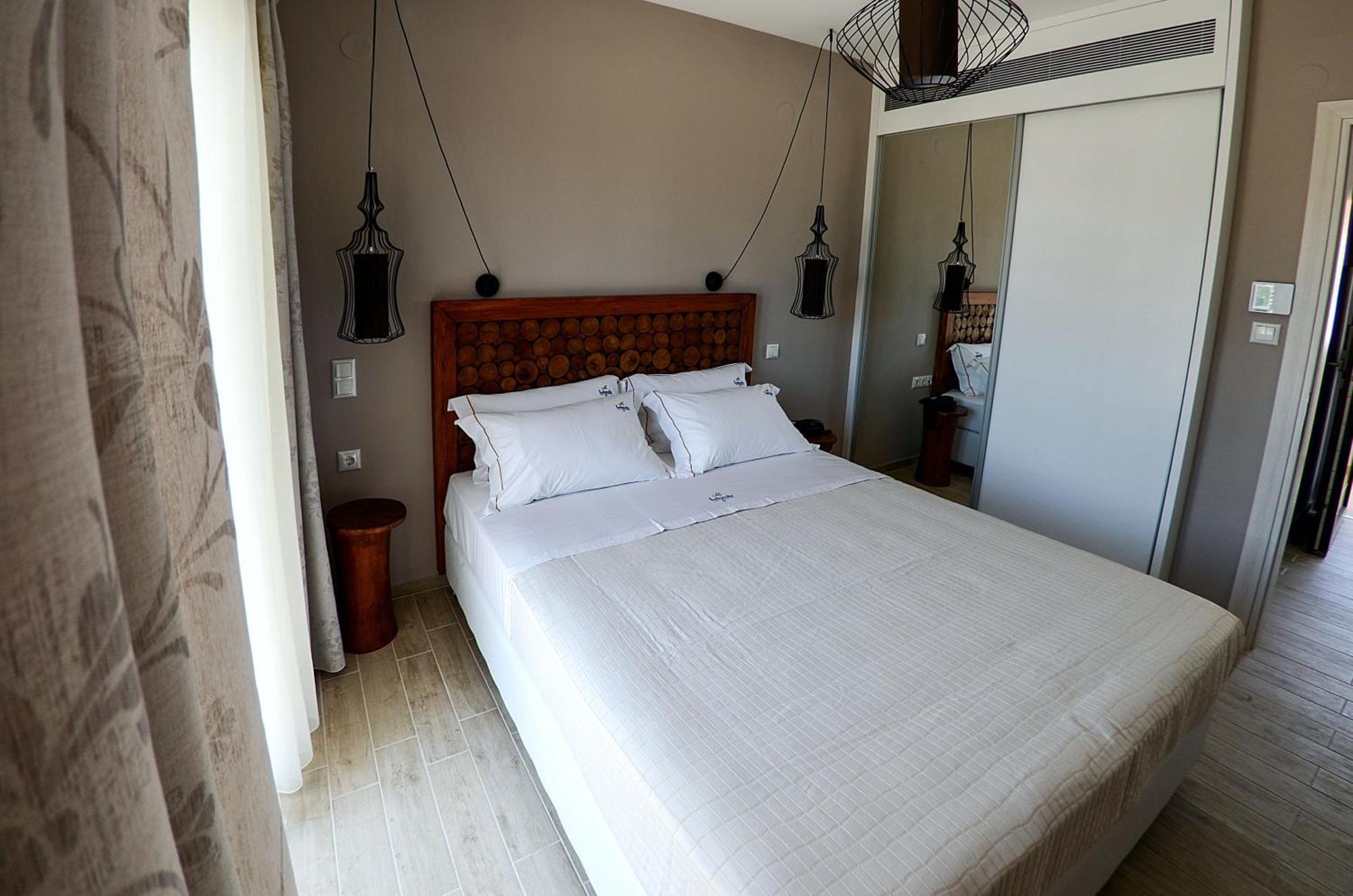 Hatzoudis Luxury Suites Chrysi Ammoudia Extérieur photo